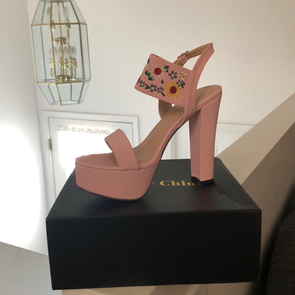 Brand new Chase + Chloe heal sandal